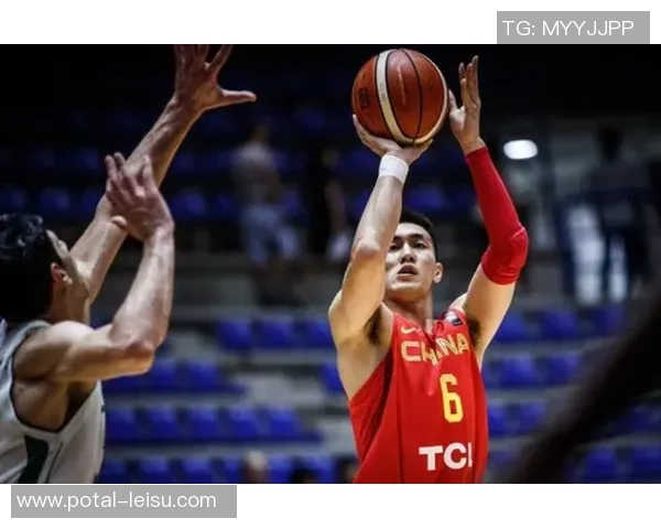 伊朗男篮对阵红队激战正酣双方争夺亚洲篮球赛荣誉与荣耀